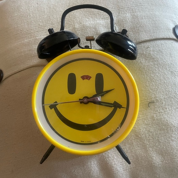 Vintage smiley face alarm clock - Picture 2 of 2